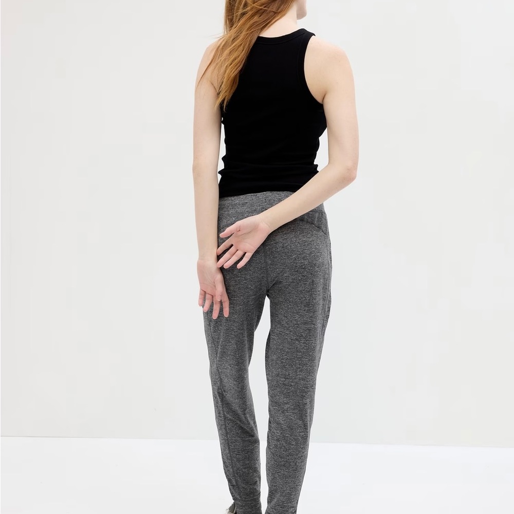 NWT - GapFit Brushed Tech Jersey Jogger - Picture 2 of 12
